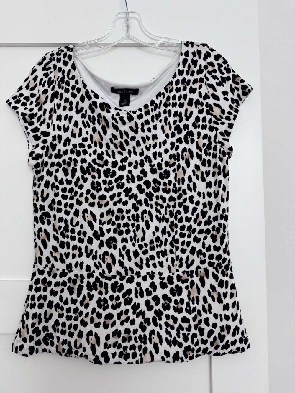 white house black market Blouse Animal Print Short Sleeve Lined Size Medium